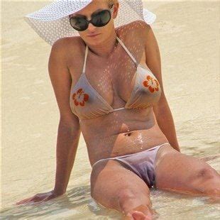 Leicht Permanent Pardon Real Mothers On Beach In Seethru Bikini Zucker