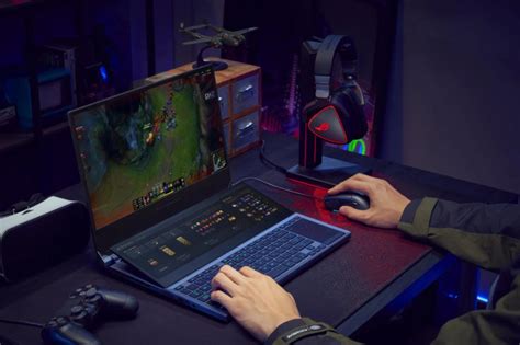Asus Rog Zephyrus Duo Laptop Gaming Pertama Di Dunia Dengan Layar Hot