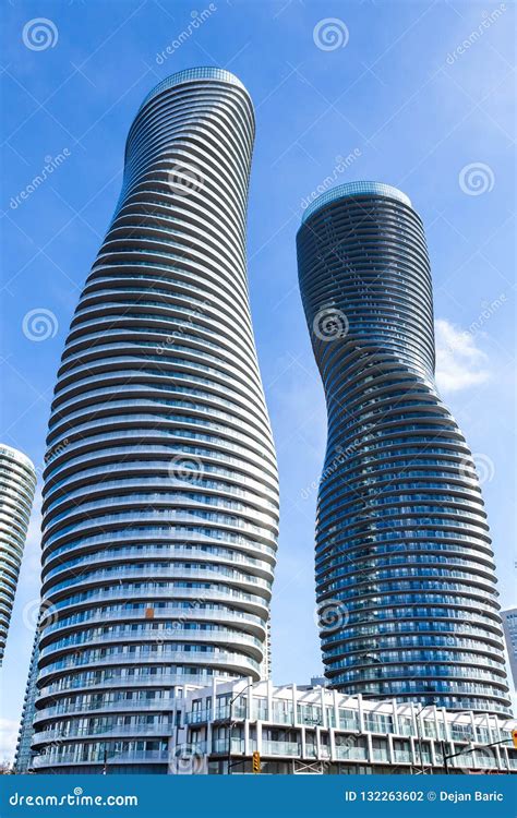 Toronto Canada November 21 2018 Twin Towers Of Absolute Con