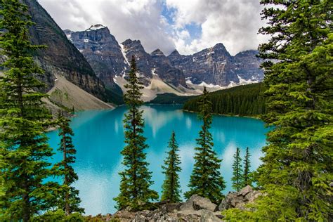 Expect Crowds At Canadas Most Instagramable Lake This