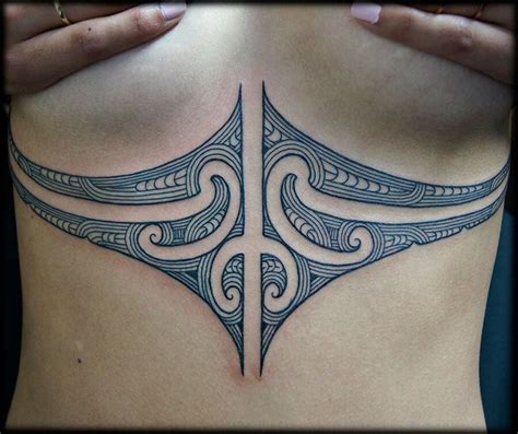 Māori tattoo Below the breasts Polynesian tattoos women Sternum