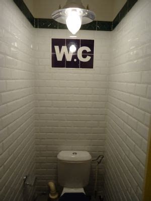 Le résultat est frais et. WC metro parisien | Déco toilettes, Carrelage metro, Idées ...