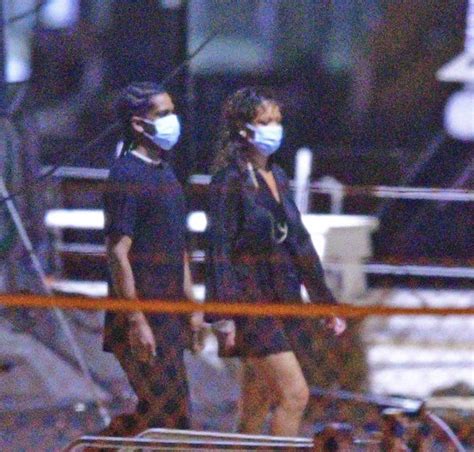 Rihanna and asap rocky arrive at the fashion awards 2019 held at royal albert hall on december 02, 2019 in london, england. SON DAKİKA: Rihanna ile ASAP Rocky el ele! İşte o fotoğraf ...