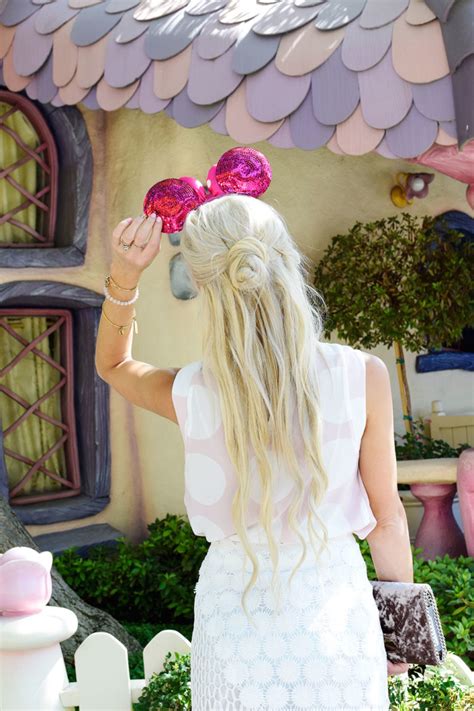 Top 3 Insta Worthy Spots In Disneyland Vandi Fair