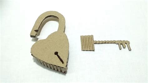 How To Make A Lock And Key In Cardboard Youtube