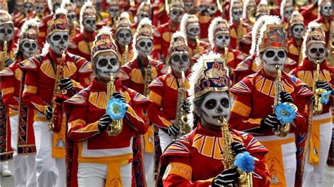 El Desfile Del Dia De Los Muertos En Mexico