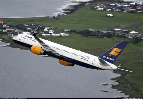 Boeing 757 208 Icelandair Aviation Photo 1177752