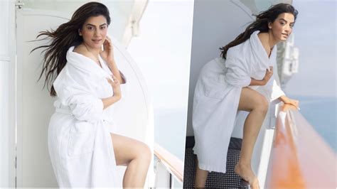 Viral News Akshara Singh In A White Bathrobe Is Breaking The Internet Check Out Hottest Pics