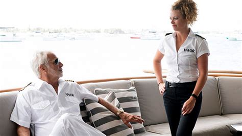 ‘below Deck Recap The Green Crew Nearly Crash Valor And Captain Lee Is