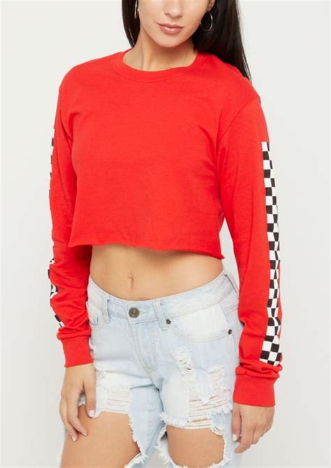 Image Of Red Checkered Sleeve Crop Tee Ropa