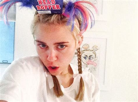 Miley Cyrus Toont Eerste Kunstcollectie Dirty Hippy Op Nyfw