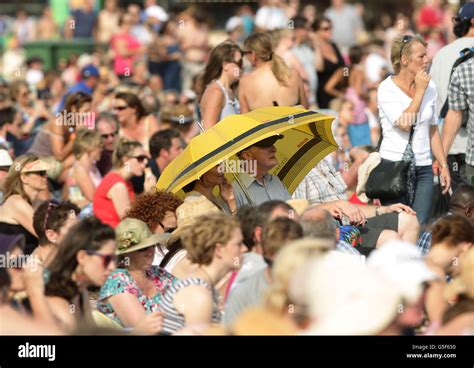 The Crowd Bbc Radio Live Concert In Hyde Park Hi Res Stock Photography