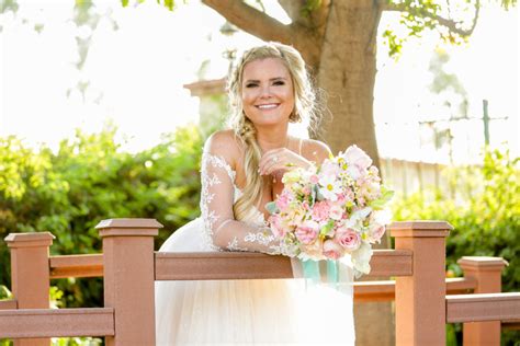 posing for full figured and plus size brides fine art wedding photography in orange county los