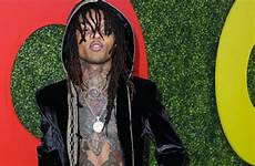 penis swae accidentally flashed