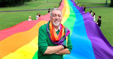 Hoy cumpliría 69 años Gilbert Baker creador de la bandera arcoíris