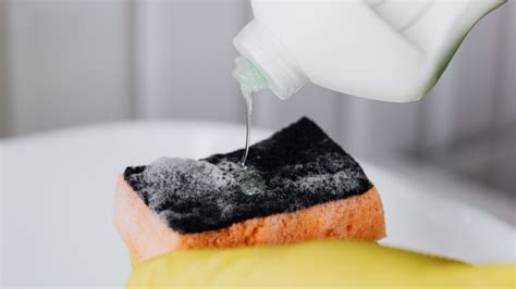 truco para desinfectar muy bien la esponja con la que lavas los trastes todos los días