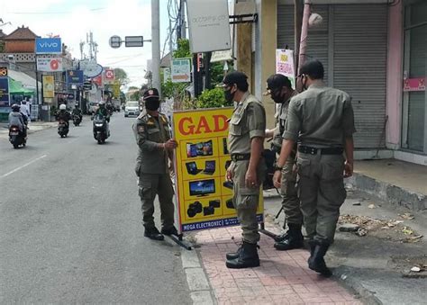 See full list on en.wikipedia.org Langgar Aturan, Satpol PP Tertibkan Puluhan Baliho dan ...