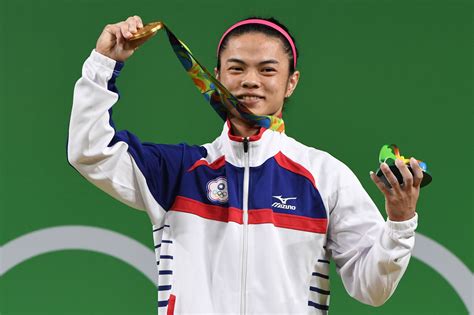 May 31, 2021 · 2021亞洲盃資格賽受到疫情影響，延期了許多次，如今第三階段總算繼續開打，將在約旦和菲律賓以泡泡形式舉行. 許淑淨舉重女子53公斤級奪魁 中華台北贏奧運首面金牌 - 澳門力報官網