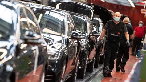 Daimler Aktie Mit Kursrally Sechsjahreshoch Gewinnsprung Im Dritten