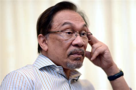 Stripped Of Royal Title Anwar Still Promises To Soldier On For Selangor