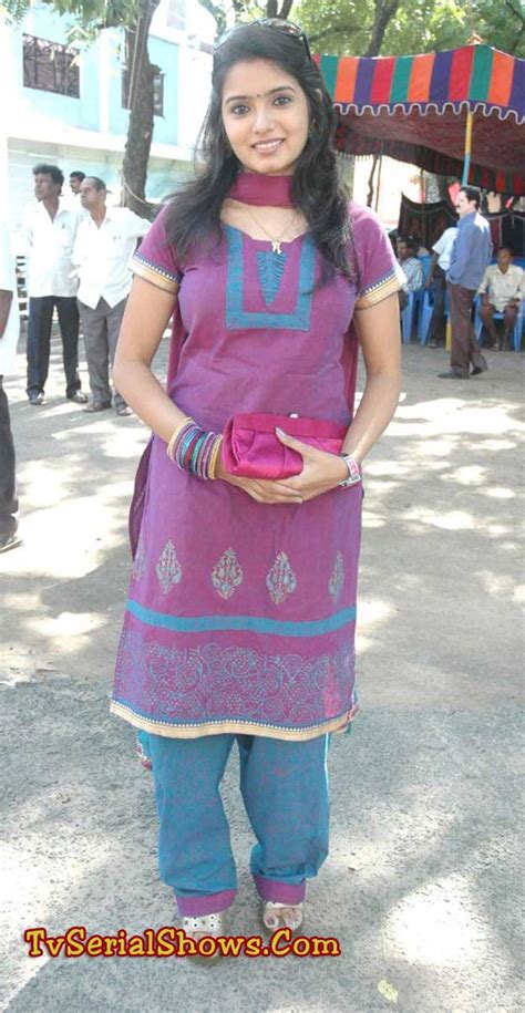 Sun Tv Nadhaswaram Serial Actress Srithika ~ Asdd
