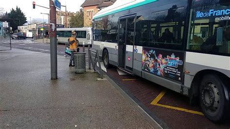 arrivée d un bus 251 a la gare de Aulnay sous bois direction Bobigny