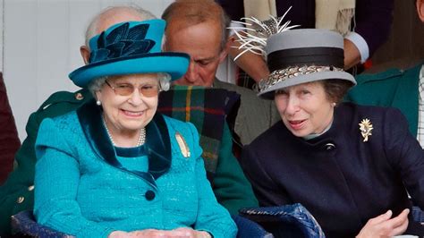 Born on april 21, 1926, elizabeth alexandra mary became queen of england on feb. Princess Anne, 69, Tries to Teach Mom Queen Elizabeth, 94 ...