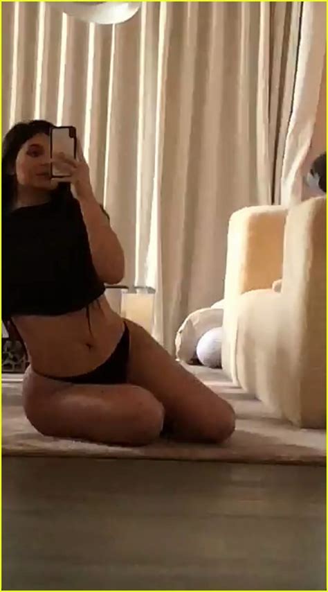 Kylie Jenner Bares Post Baby Body In Black Underwear Photo