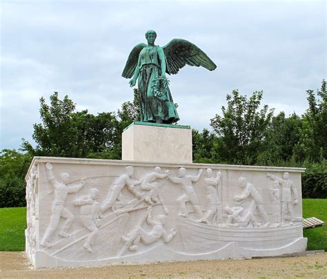 Angel Statue At The Langelinie Marina Near Kastellet Cope Flickr