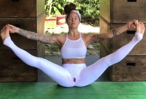 The Yogi Behind The Period Viral Video Speaks Out White Yoga Pants White Leggings Daria