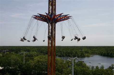 Six Flags Great Adventure Debuts New 24 Story Skyscreamer Swing Ride