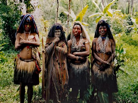 Meeting The Huli Wigmen When Backpacking In Papua New Guinea