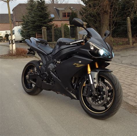 And this burning desire to go racing continues to define yamaha to this day, and it is what enables the company to create high performance supersport bikes like the latest r1. R1 Rn19 Winterumbau Neigt Sich Dem Ende - R6 Optik ...
