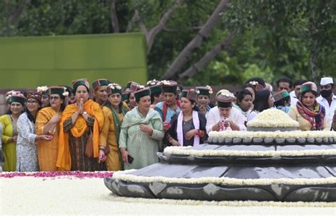 Leaders Pays Tribute To Former Pm Rajiv Gandhi On His 78th Birth