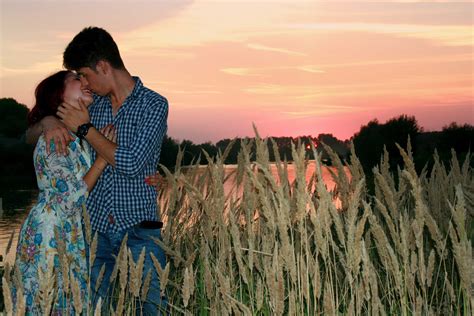 Kissing Pictures Of Love Couple Hd Kissing Wallpapers Of Couples