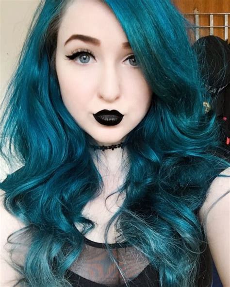 Alternative Girls With Images Hair Color Cool Hair Color Emo