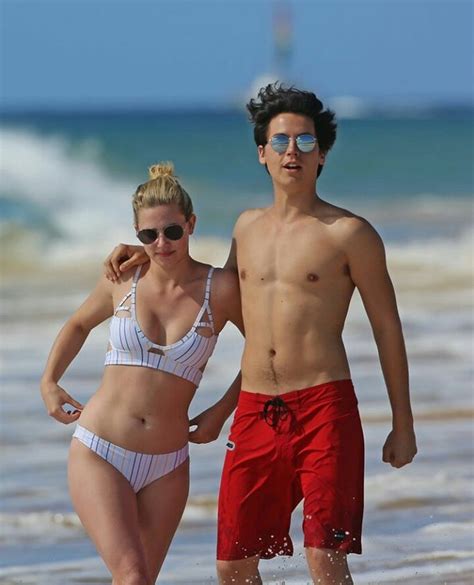 Alexis Superfan S Shirtless Male Celebs Cole Sprouse Shirtless In Hawaii