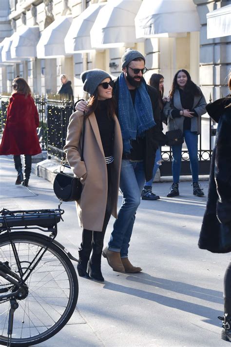 Abigail Spencer With Her New Boyfriend Out In Paris 04 Gotceleb