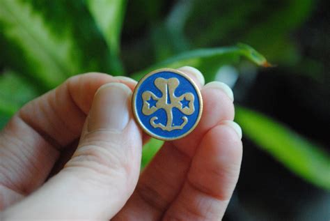 Vintage Girl Scouts Wagggs World Pin Trefoil Pinback World Etsy