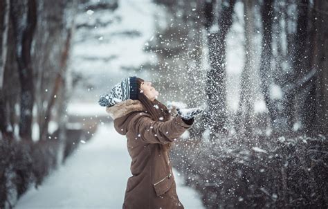 Girl And Snow Wallpapers Wallpaper Cave