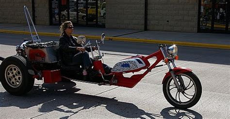 Mungkin ada diantara anda sekalian ingin memodifikasi motornya dengan bentuk unik dan menarik tapi masih belum terpikirkan. Kumpulan Foto Sepeda Motor Lucu dan Unik di Dunia ~ Den Abez