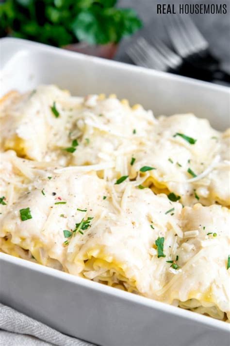 Except the filling and sauce is all rolled up with each individual lasagna pasta. Chicken Alfredo Lasagna Roll Ups ⋆ Real Housemoms