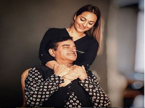 Sonakshi Shares Adorable Throwback Picture On Father Shatrughans Birthday