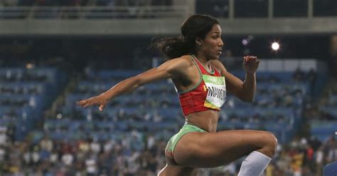 Depois de auriol dongmo ter conseguido o ouro no lançamento do peso, a outra atleta portuguesa em prova também 'brilhou', sendo apenas ultrapassada pela jamaicana shanieka ricketts. Patrícia Mamona é vice-campeã da Europa do triplo-salto ...