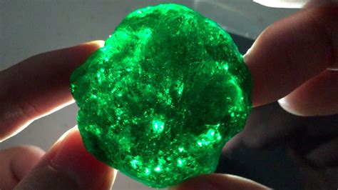 How To Make A Gemstone Slime Emerald Green Slime Kryptonite Putty