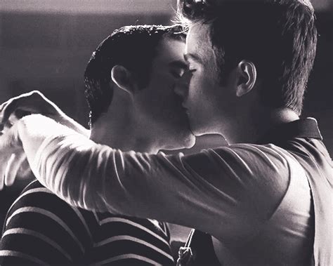 100 Klaine Kisses Tumblr Glee In 2019 Glee Kiss Tumblr Cute