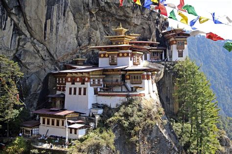 Ein klosterfest ist oft der höhepunkt einer reise nach bhutan. Sikkim • Bhutan • Nepal | Kultur- und Naturrundreise | 16 ...