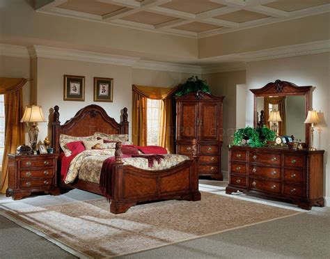 Rich Cherry Finish Classic Bedroom Whand Carving Details