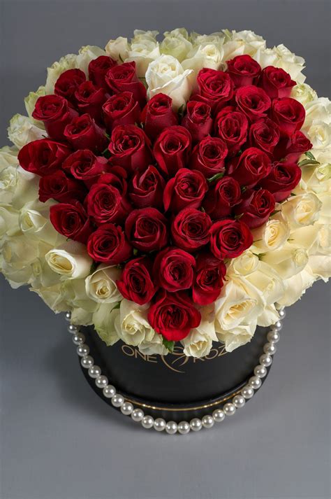 Be My Valentine Hatbox Flower Arrangement Designs Flower Boutique