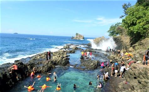 Di tempat itulah pantai laguna tersebut terbentuk. 6 Pantai Cantik di Indonesia | Indonesia Traveler